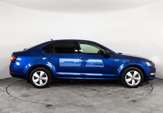Подержанный автомобиль Skoda Octavia Liftback 2019 года (4 фото)