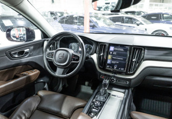 Подержанный автомобиль Volvo XC60 2019 года (14 фото)