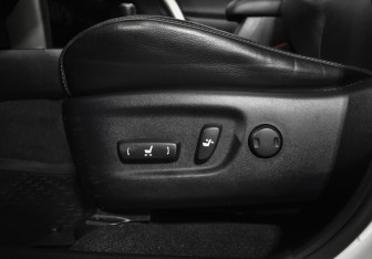 Подержанный автомобиль Toyota RAV4 2015 года (11 фото)