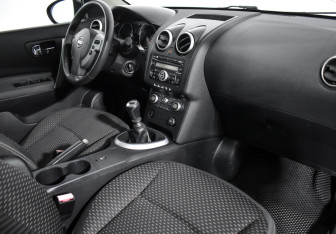 Подержанный автомобиль Nissan Qashqai 2007 года (12 фото)