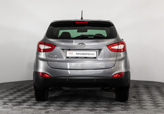 Подержанный автомобиль Hyundai ix35 2015 года (6 фото)
