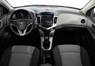 Подержанный автомобиль Chevrolet Cruze Sedan 2010 года (9 фото)
