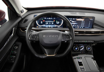 Подержанный автомобиль Exeed LX 2023 года (10 фото)
