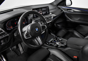 Подержанный автомобиль BMW X4 2021 года (9 фото)