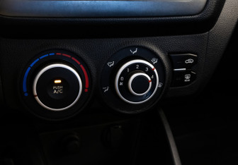 Подержанный автомобиль Kia Rio Sedan 2011 года (13 фото)