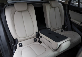 Подержанный автомобиль BMW X1 2021 года (26 фото)