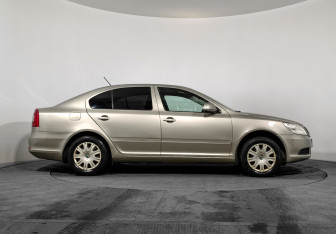 Подержанный автомобиль Skoda Octavia Liftback 2011 года (4 фото)