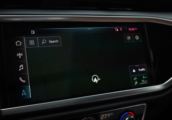 Подержанный автомобиль Audi Q3 2020 года (18 фото)