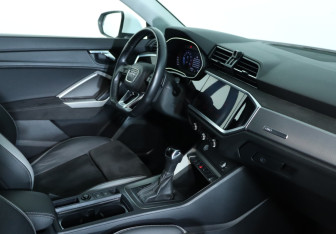 Подержанный автомобиль Audi Q3 2020 года (12 фото)