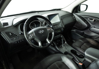 Подержанный автомобиль Hyundai ix35 2014 года (11 фото)