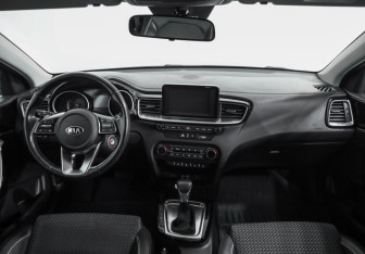 Подержанный автомобиль Kia Ceed Hatchback 2018 года (10 фото)