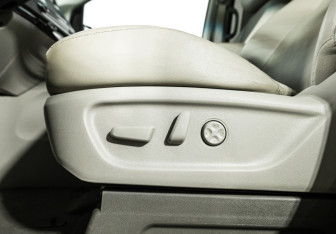 Подержанный автомобиль Kia Carnival 2017 года (15 фото)