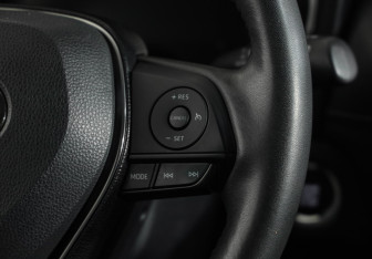 Подержанный автомобиль Toyota RAV4 2021 года (12 фото)