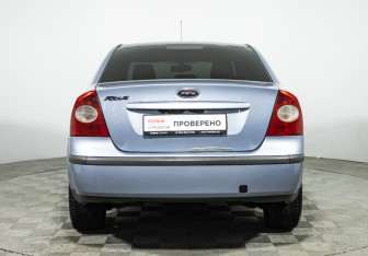Подержанный автомобиль Ford Focus Sedan 2006 года (6 фото)