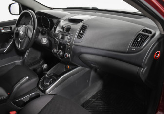 Подержанный автомобиль Kia Cerato Sedan 2010 года (12 фото)