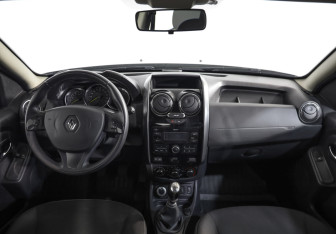 Подержанный автомобиль Renault Duster 2018 года (9 фото)