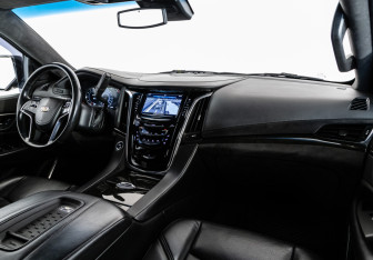 Подержанный автомобиль Cadillac Escalade Suv 2016 года (12 фото)