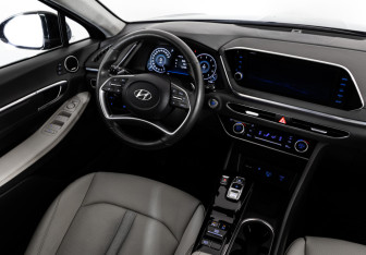 Подержанный автомобиль Hyundai Sonata 2021 года (13 фото)
