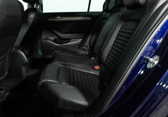 Подержанный автомобиль Volkswagen Passat Sedan 2019 года (10 фото)