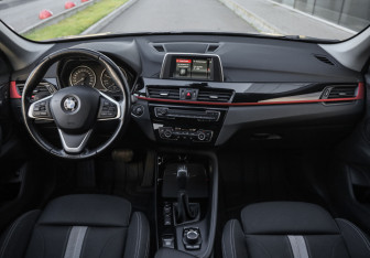 Подержанный автомобиль BMW X1 2017 года (11 фото)