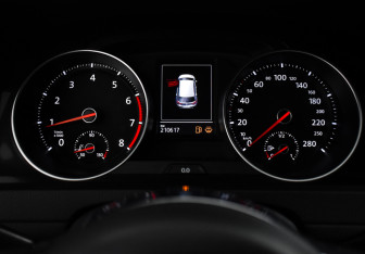 Подержанный автомобиль Volkswagen Golf GTI Hatchback 2015 года (19 фото)
