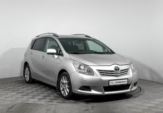 Подержанный автомобиль Toyota Verso 2010 года (3 фото)