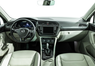 Подержанный автомобиль Volkswagen Tiguan 2017 года (13 фото)