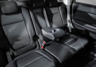 Подержанный автомобиль Mitsubishi Outlander 2020 года (24 фото)