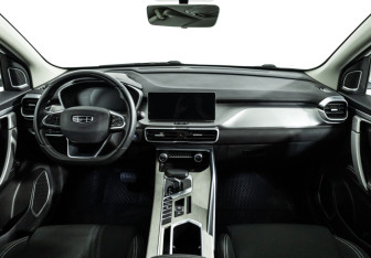 Подержанный автомобиль Geely Coolray 2023 года (13 фото)