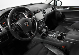 Подержанный автомобиль Volkswagen Touareg 2012 года (9 фото)