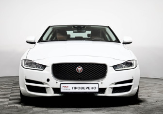 Подержанный автомобиль Jaguar XE 2018 года (2 фото)
