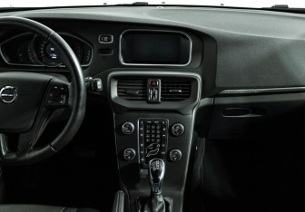 Подержанный автомобиль Volvo V40 Cross Country 2017 года (14 фото)