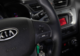 Подержанный автомобиль Kia Rio Sedan 2011 года (20 фото)