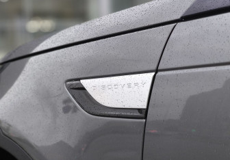 Подержанный автомобиль Land Rover Discovery 2017 года (15 фото)