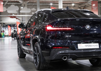 Подержанный автомобиль BMW X4 2018 года (9 фото)