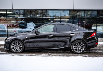 Подержанный автомобиль Lexus IS Sedan 2014 года (10 фото)