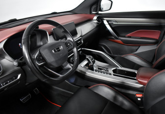 Подержанный автомобиль Geely Coolray 2021 года (9 фото)