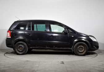 Подержанный автомобиль Opel Zafira Compactvan 2008 года (4 фото)