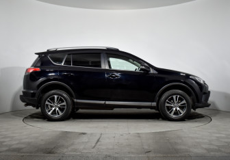 Подержанный автомобиль Toyota RAV4 2019 года (4 фото)