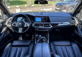 Подержанный автомобиль BMW X5 2021 года (9 фото)