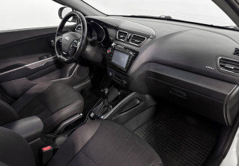 Подержанный автомобиль Kia Rio Sedan 2016 года (13 фото)