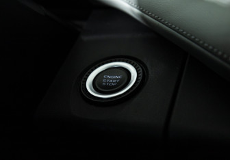 Подержанный автомобиль Geely Atlas 2023 года (25 фото)