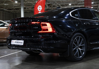 Подержанный автомобиль Volvo S90 2018 года (8 фото)