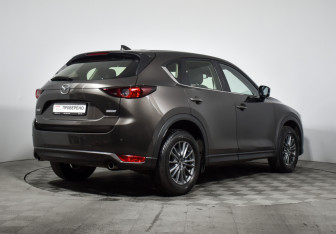 Подержанный автомобиль Mazda CX-5 2017 года (5 фото)