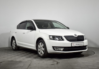 Подержанный автомобиль Skoda Octavia Liftback 2016 года (3 фото)