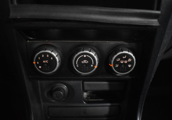 Подержанный автомобиль Nissan Almera Classic 2010 года (14 фото)