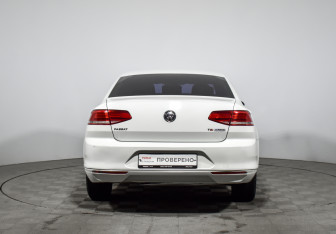 Подержанный автомобиль Volkswagen Passat Sedan 2015 года (6 фото)