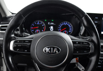Подержанный автомобиль Kia K5 2020 года (17 фото)