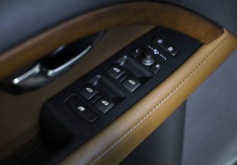 Подержанный автомобиль Volvo XC70 2015 года (24 фото)