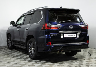 Подержанный автомобиль Lexus LX 2015 года (7 фото)